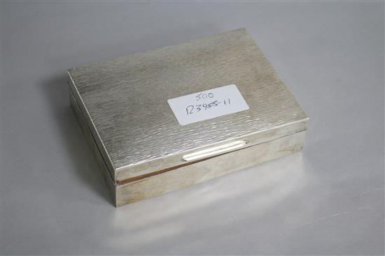 A modern textured silver cigarette box, 13.9cm.